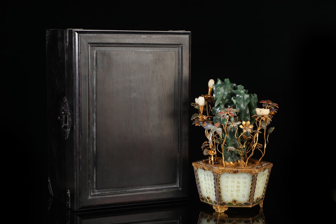 A Exquisite Gilt Silver Inlaid Hotan Jade Flowerpot: A Exquisite Gilt Silver Inlaid Hotan Jade Flowerpot,Qing Dynasty, China,Qianlong Four-character Mark,Size:9.1inx5.3in,Weight:1493g 