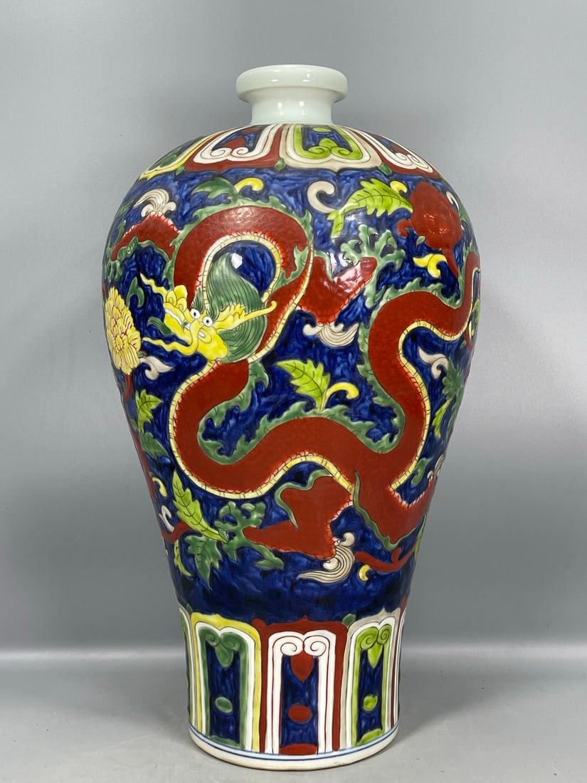 A Exquisite Wucai Dragon pattern Vase - 3