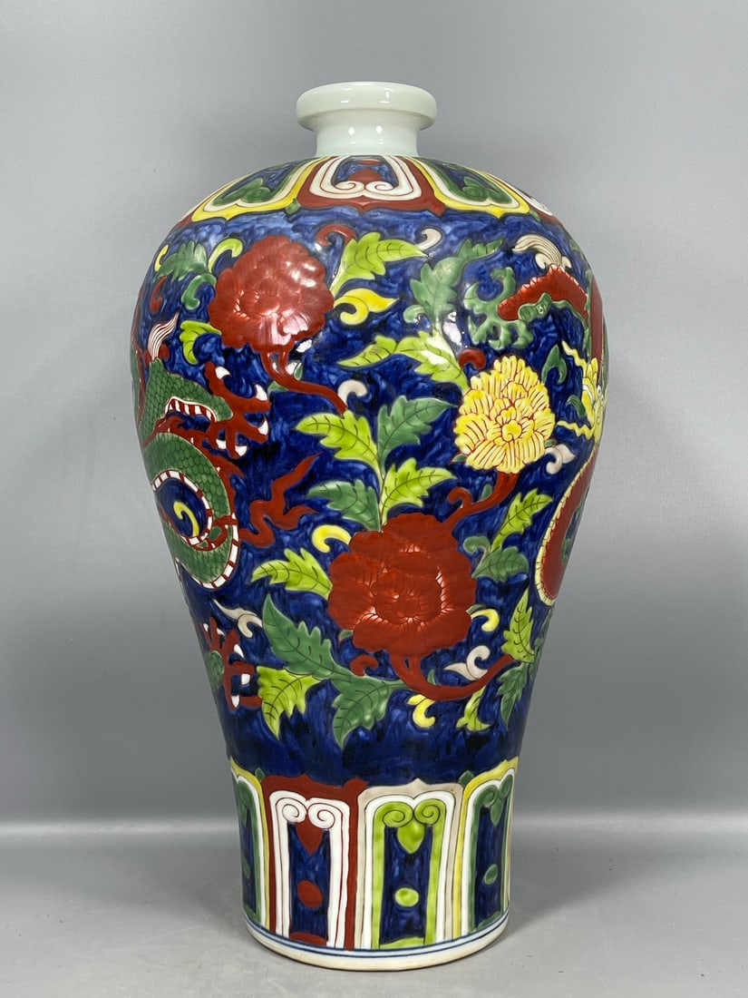 A Exquisite Wucai Dragon pattern Vase - 4