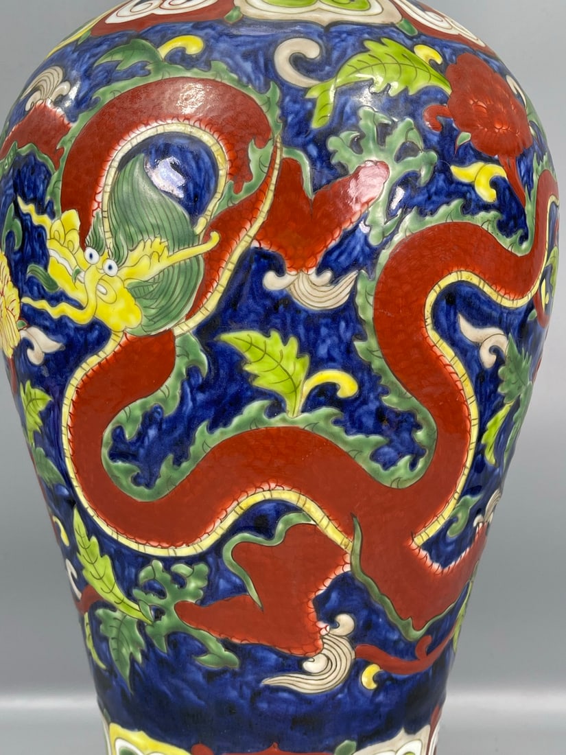 A Exquisite Wucai Dragon pattern Vase - 8