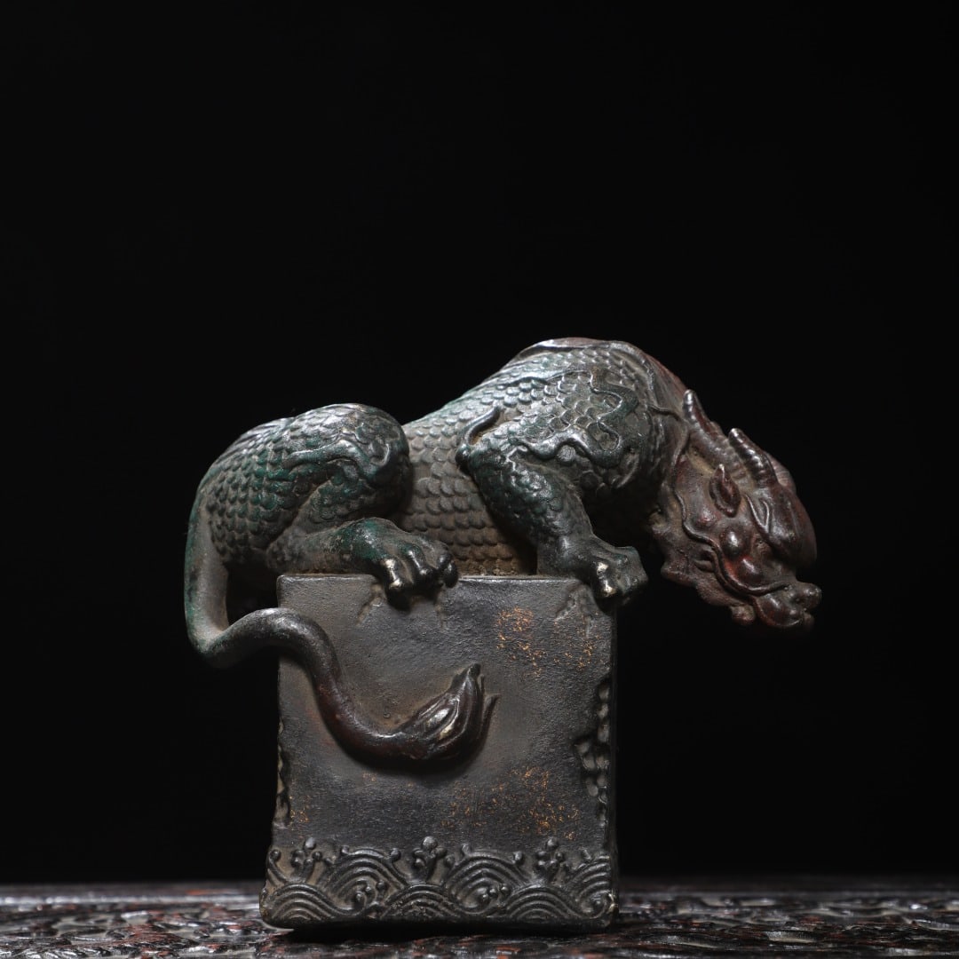 A Exquisite Gold Overlaid Bronze Auspicious Beast Ornament: A Exquisite Gold Overlaid Bronze Auspicious Beast Ornament,Qing Dynasty, China,Qianlong Four-character Mark,Size:15x16x3.1in,Weight:1900g 铜拓金瑞兽摆件,È