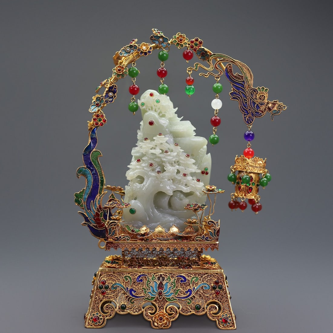 A Exquisite Hotan Jade Filigree Landscape Ornament: A Exquisite Hotan Jade Filigree Landscape Ornament,Qing Dynasty, China,Qianlong Four-character Mark,Size:15.7inx9.1inx6.3in,Weight:3900g 和田玉掐丝山水摆