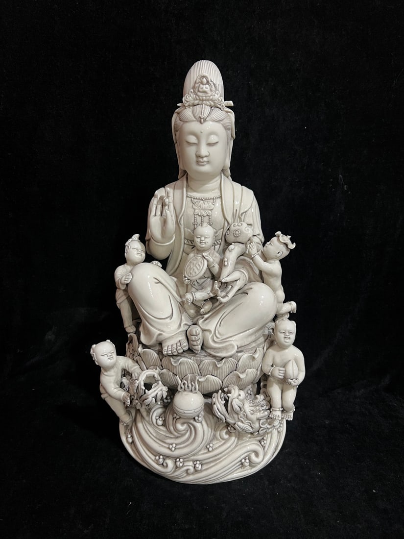 A Exquisite Blan De Chine Guanyin Ornament: A Exquisite Blan De Chine Guanyin Ornament,Ming Dynasty, China,With Mark,Size:19.3in 德化瓷观音摆件,中国明代,带款