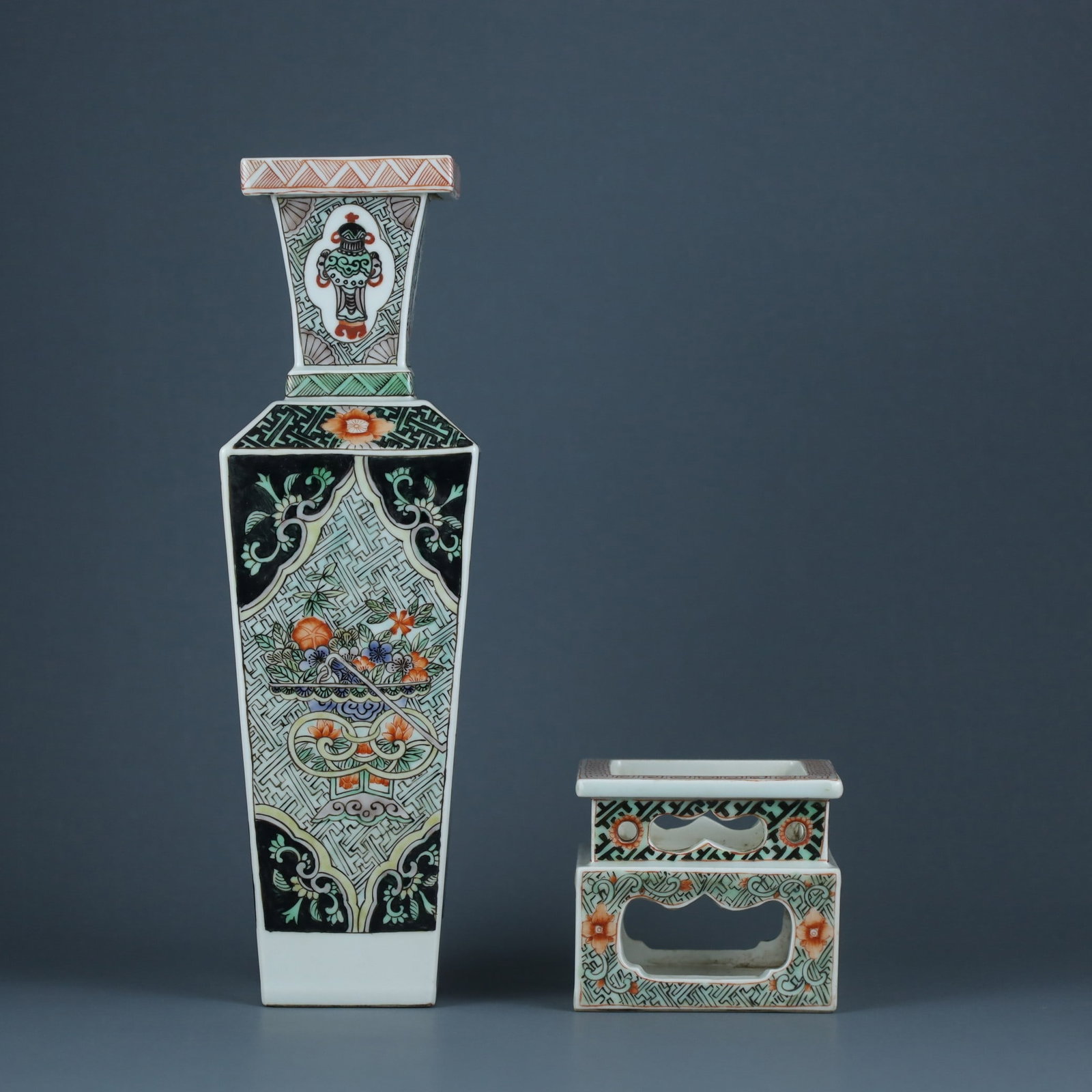 A Exquisite Wucai Flower Pattern Vase - 3