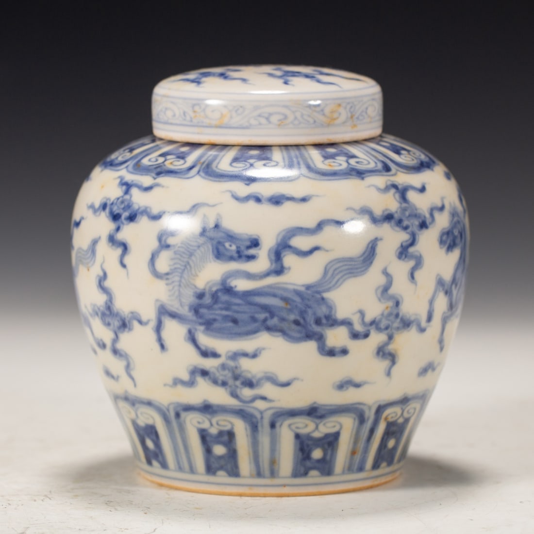 A Exquisite Blue and White Horse Pattern Jar: A Exquisite Blue and White Horse Pattern Jar,Qing Dynasty, China,Size:4.3inx4.3inx4.3in,Weight:310g 青花马纹罐,中国清代