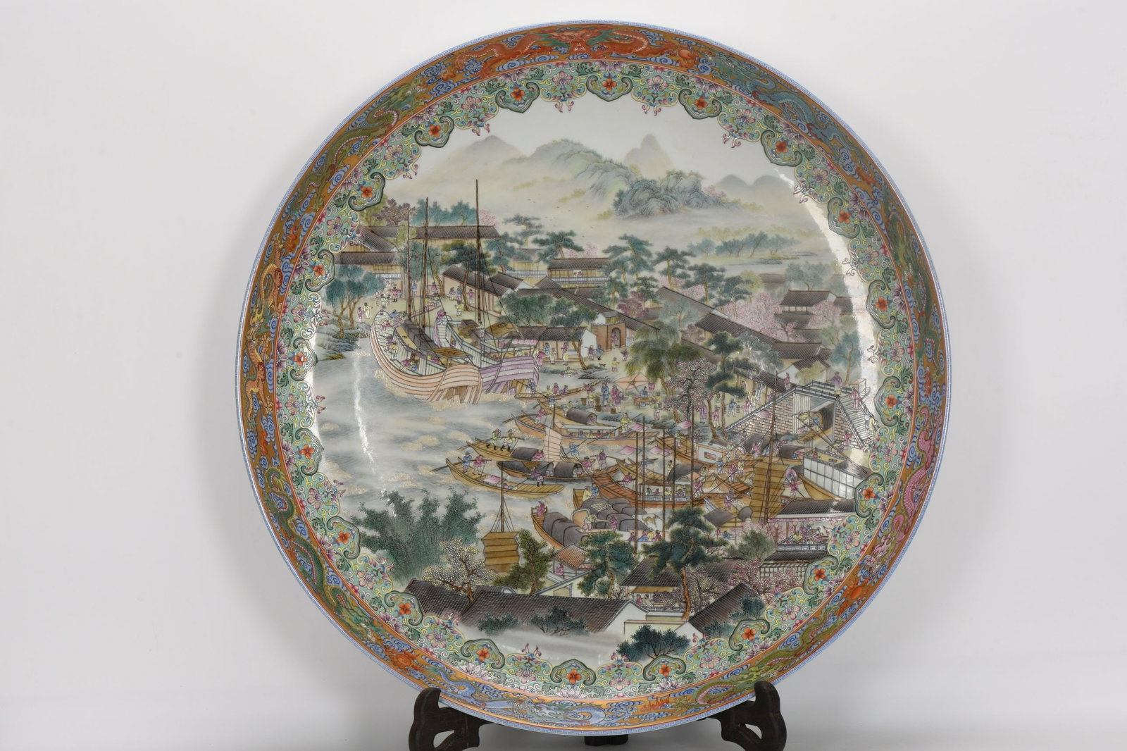 A Exquisite Famille-Rose Gold Ground Landscape pattern Plate (1 of 9)