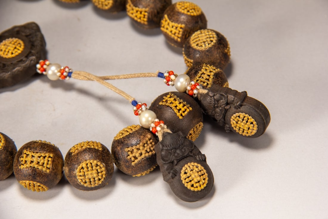 A Exquisite Eaglewood Bracelets - 7