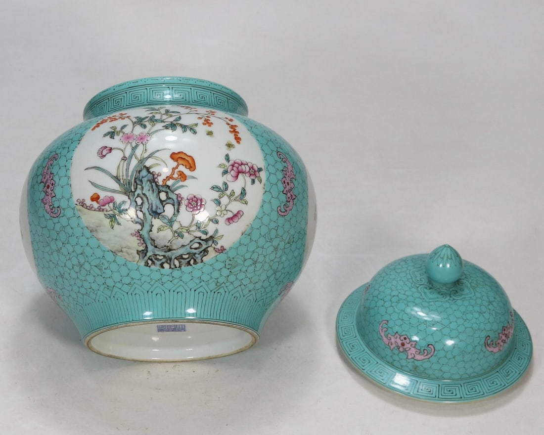 A Exquisite Turquoise-Glazed Flower Pattern Jar - 8