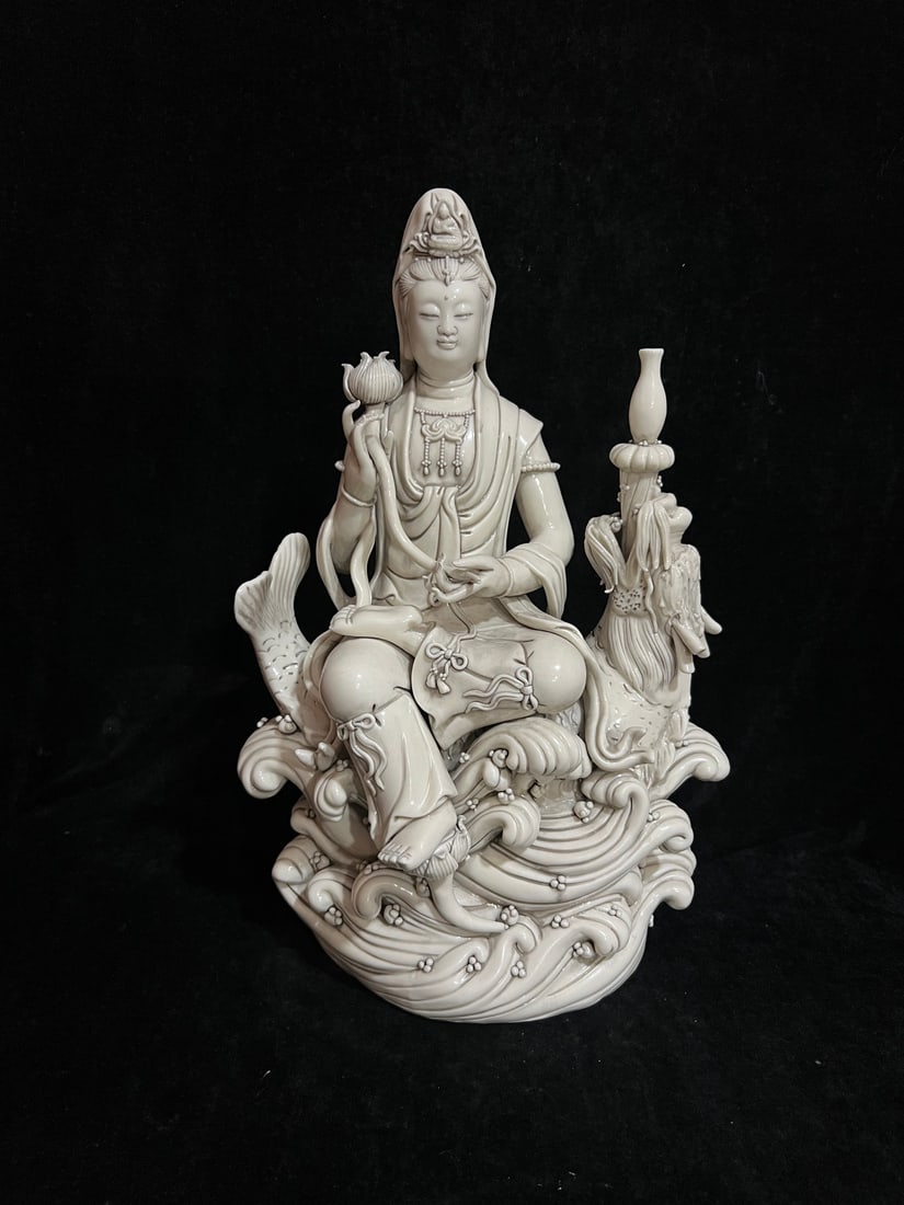A Exquisite Blan De Chine Guanyin Ornament: A Exquisite Blan De Chine Guanyin Ornament,Ming Dynasty, China,With Mark,Size:17.7in 德化瓷观音摆件,中国明代,带款