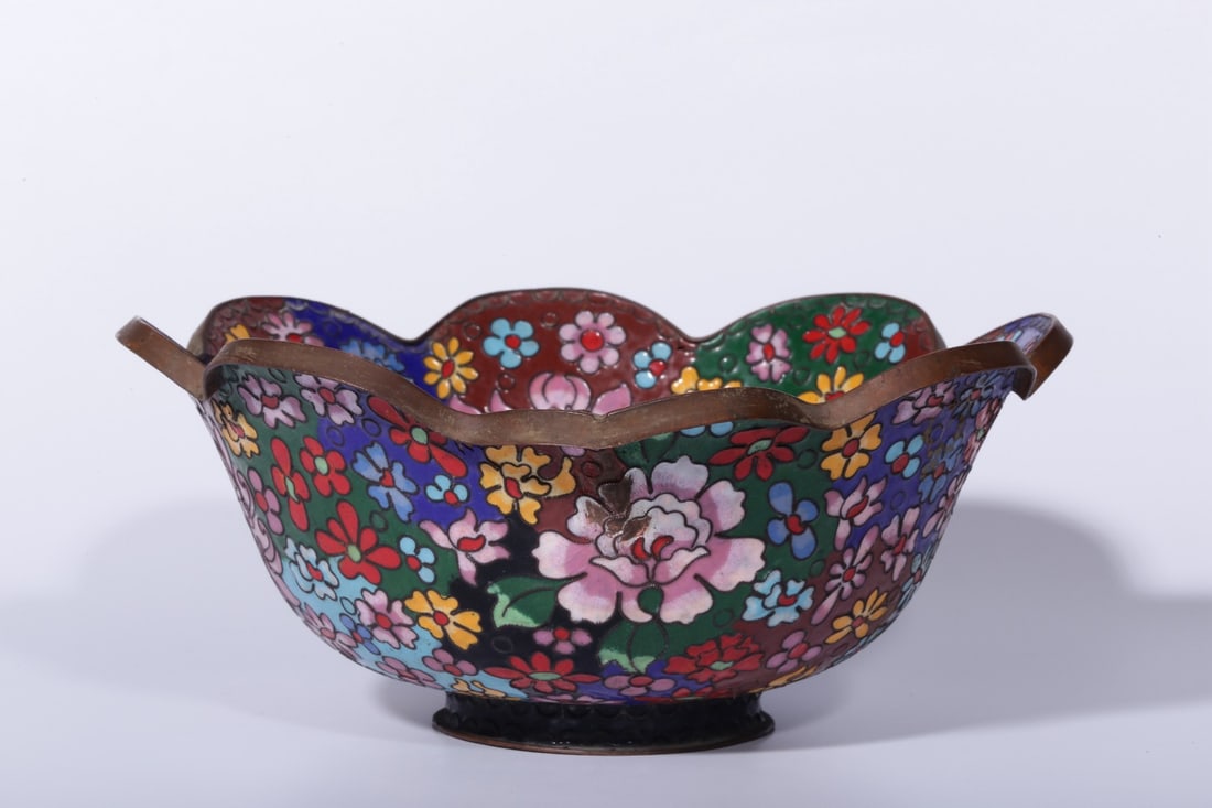 A Exquisite Cloisonne Flower Pattern Bowl: A Exquisite Cloisonne Flower Pattern Bowl,Qing Dynasty, China,Size:10.2inx4.7in,Weight:716g 景泰蓝花卉纹碗,中国清代