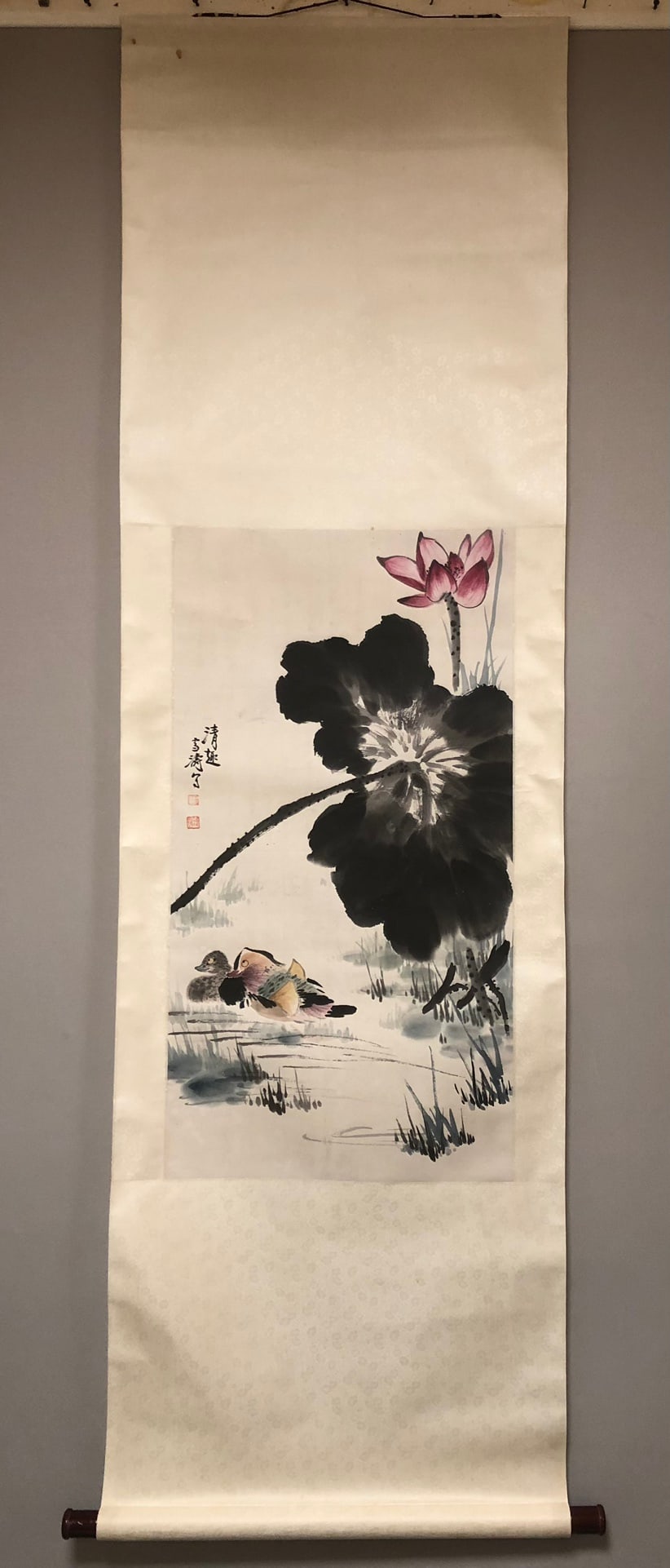 A Chinese Vertical Scroll Ink Painting of Flowers and Birds on Paper: A Chinese Vertical Scroll Ink Painting of Flowers and Birds on Paper,Modern Time of China,Wang Xuetao,Size:18.1inx34.6in 