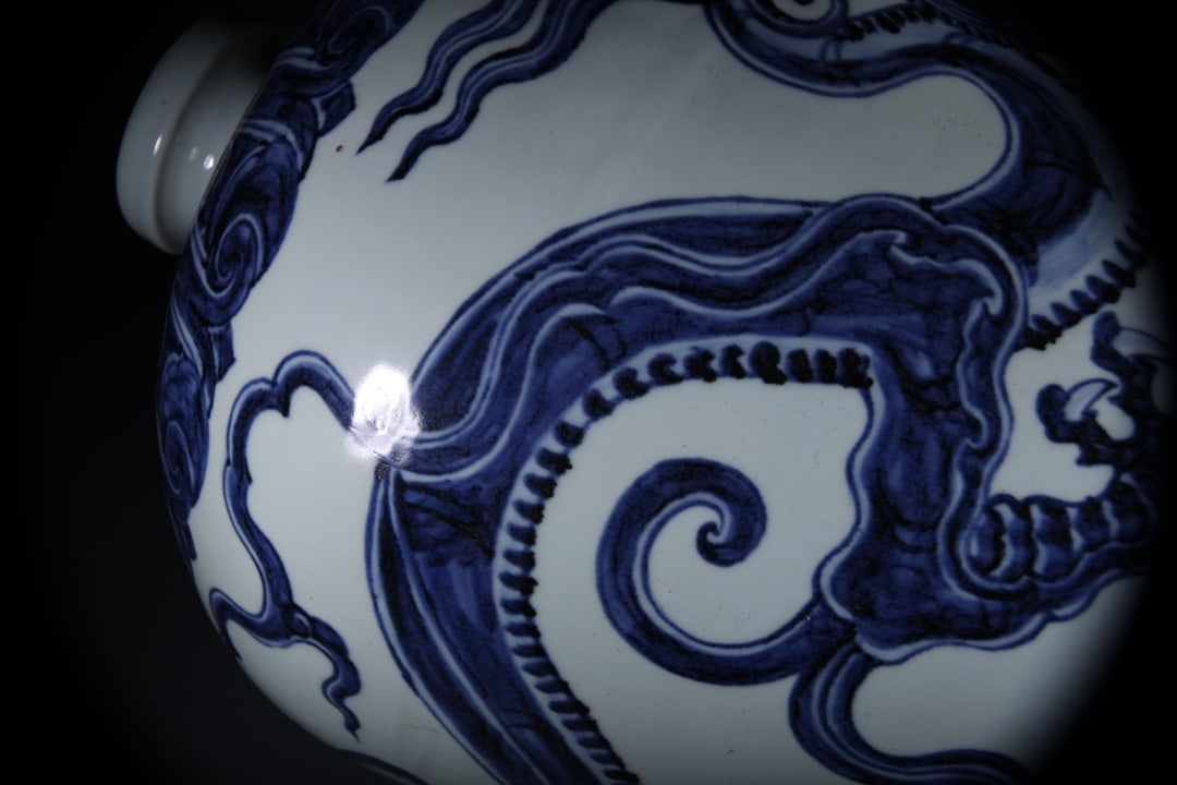 Blue and White Dragon Pattern Vase - 8