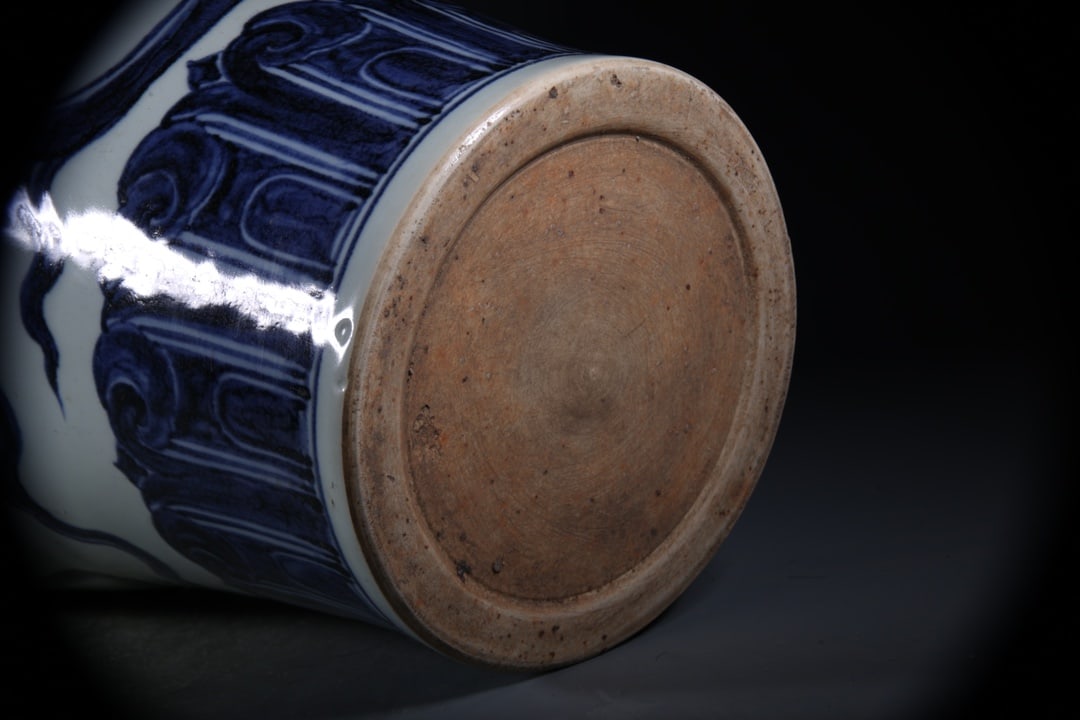 Blue and White Dragon Pattern Vase - 9