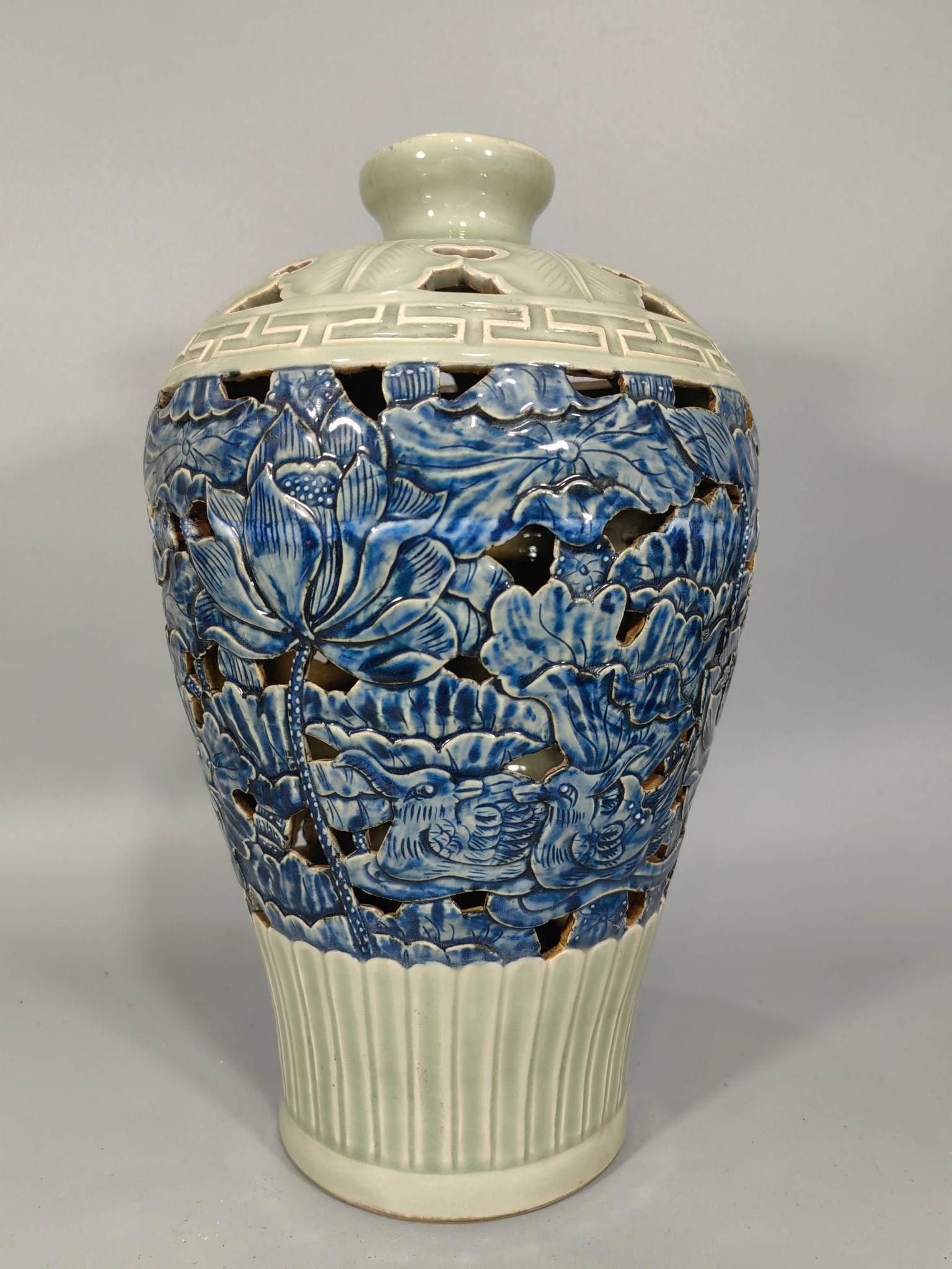 A Exquisite Blue and White Hollow Flower Pattern Vase (1 of 8)