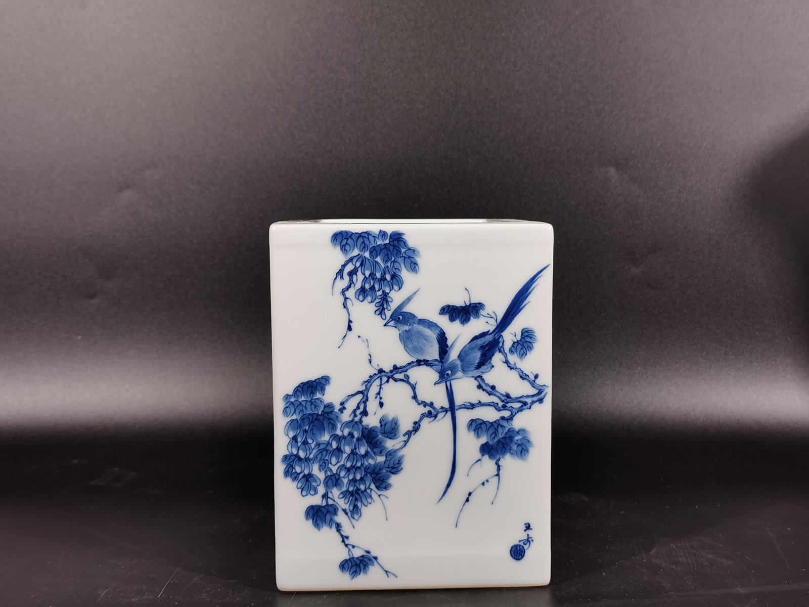 A Exquisite Blue and White Flower and Bird Pattern Brush Pot (1 of 9)