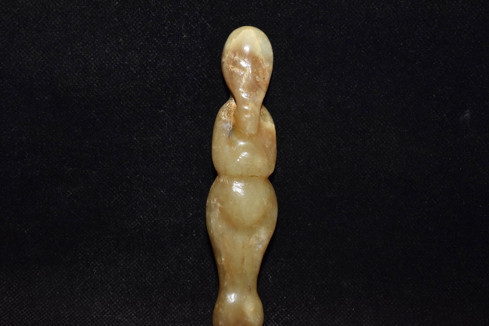 A Exquisite Gaogu Jade Figures Ornament: A Exquisite Gaogu Jade Figures Ornament,Ancient Time, China,Size:5.3inx1.2in,Weight:90g 高古玉人形摆件,远古时期
