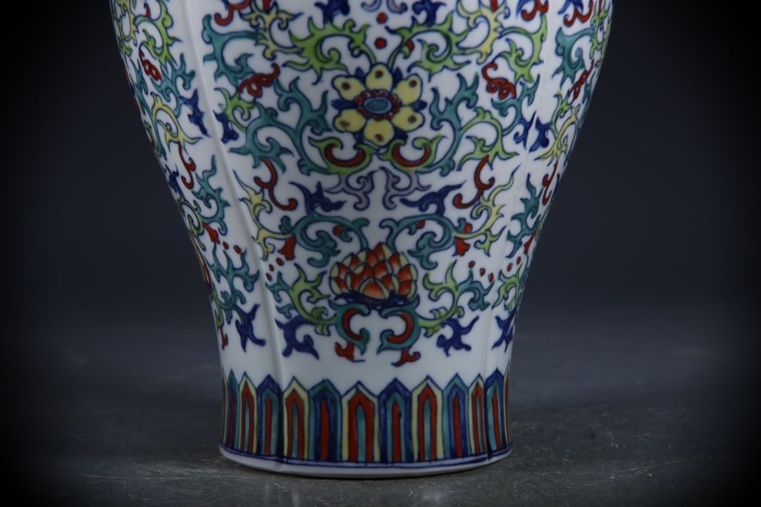 Doucai Lotus Pattern Double-Ears Vase - 4