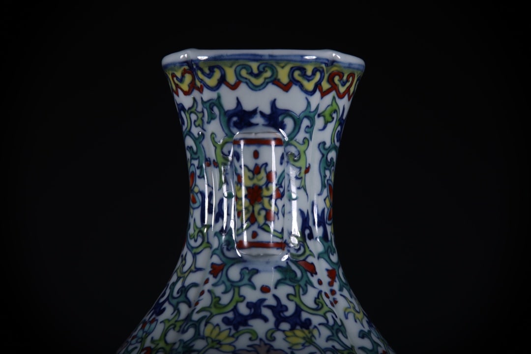 Doucai Lotus Pattern Double-Ears Vase - 6