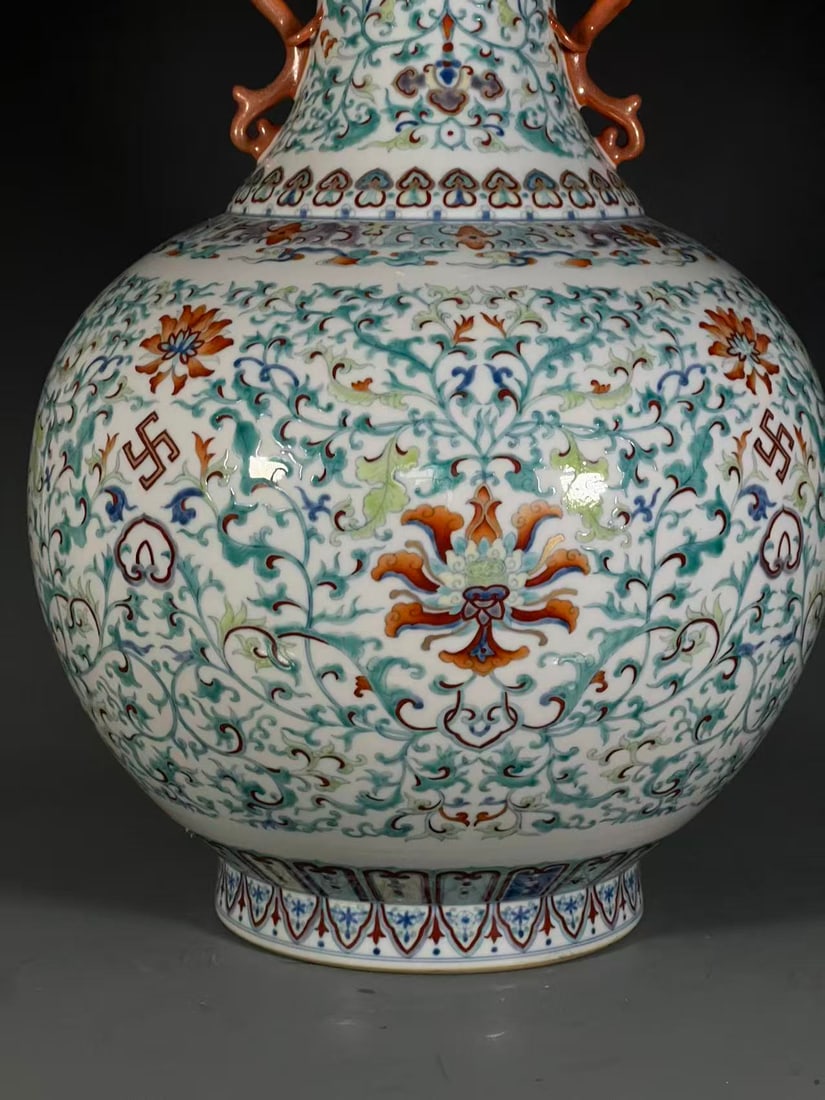 A Exquisite Doucai Lotus Pattern Vase - 5