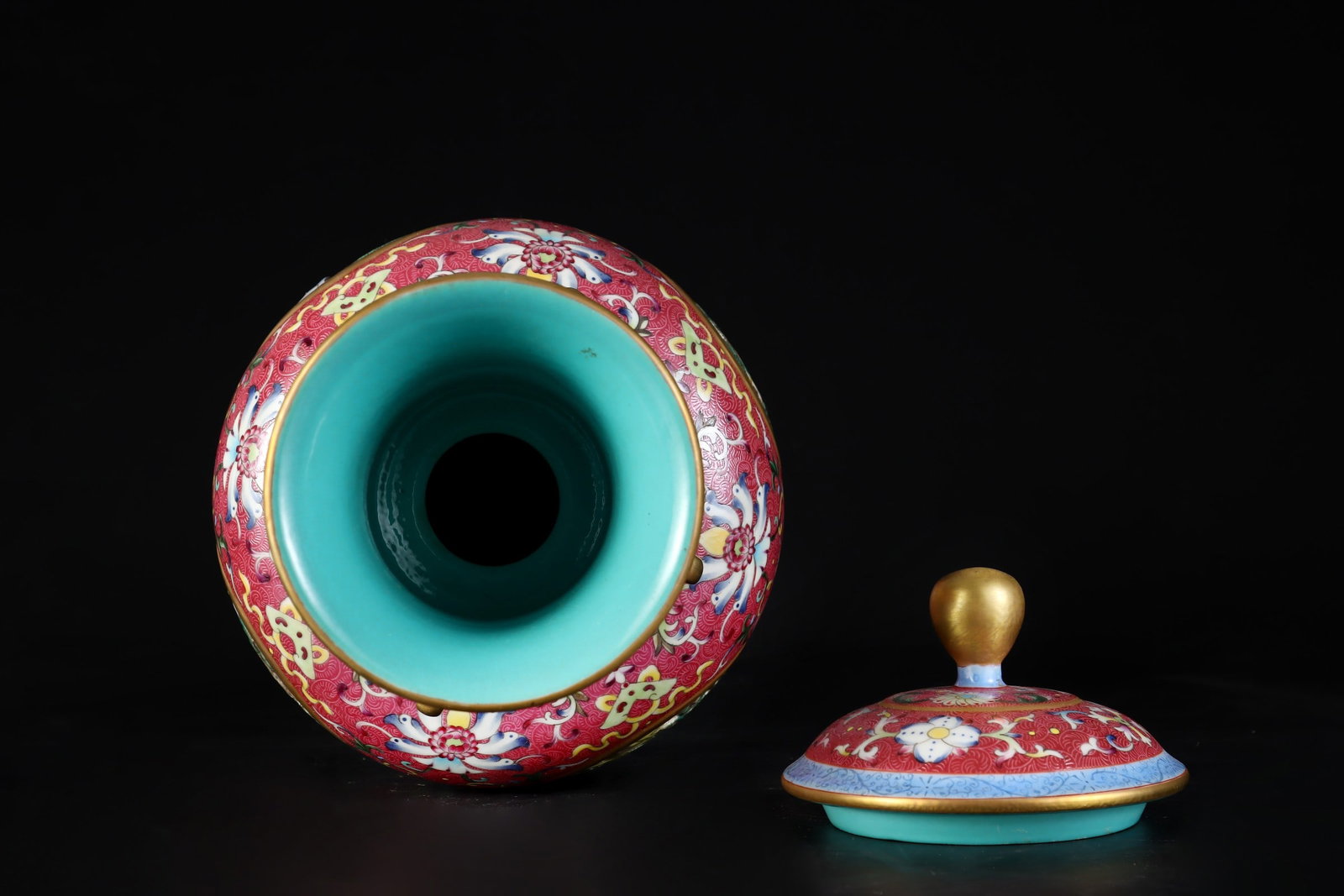 A Exquisite Ruby Red-Glazed Lotus Pattern Vase - 5