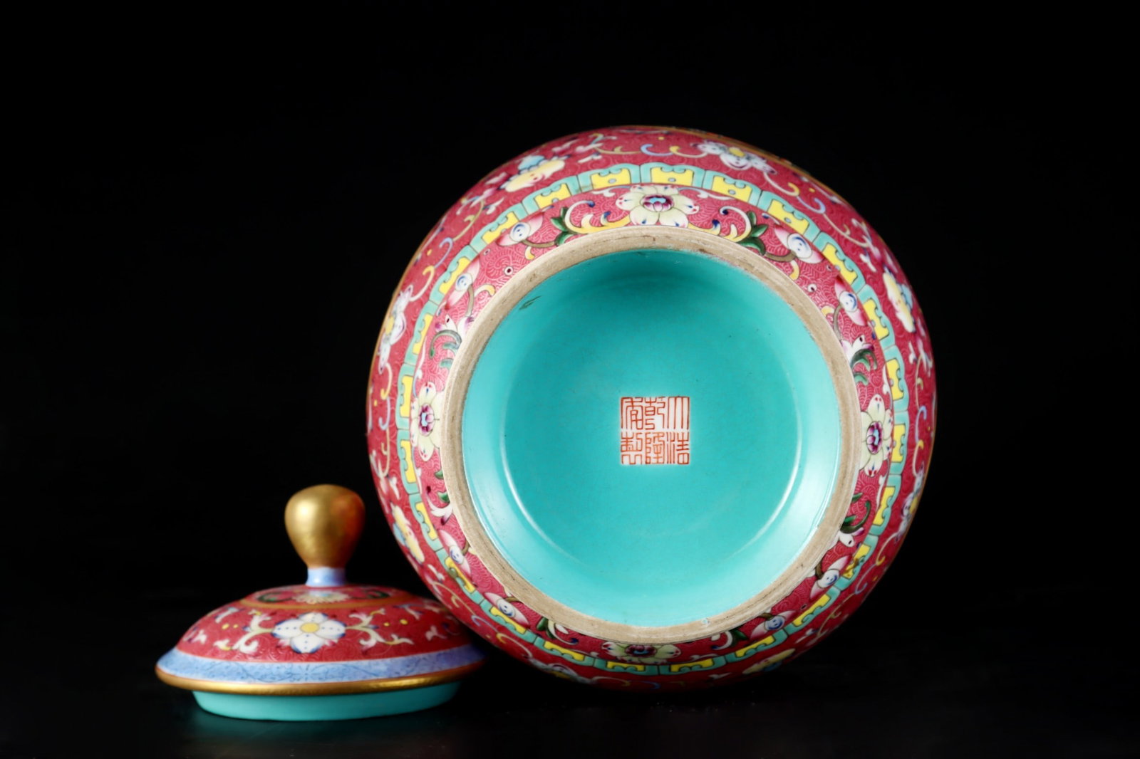 A Exquisite Ruby Red-Glazed Lotus Pattern Vase - 7