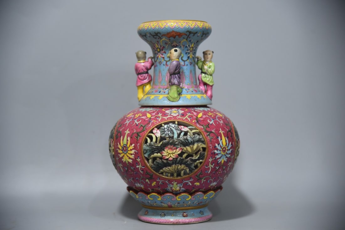 A Exquisite Ruby Red-Glazed Lotus Pattern Vase - 3