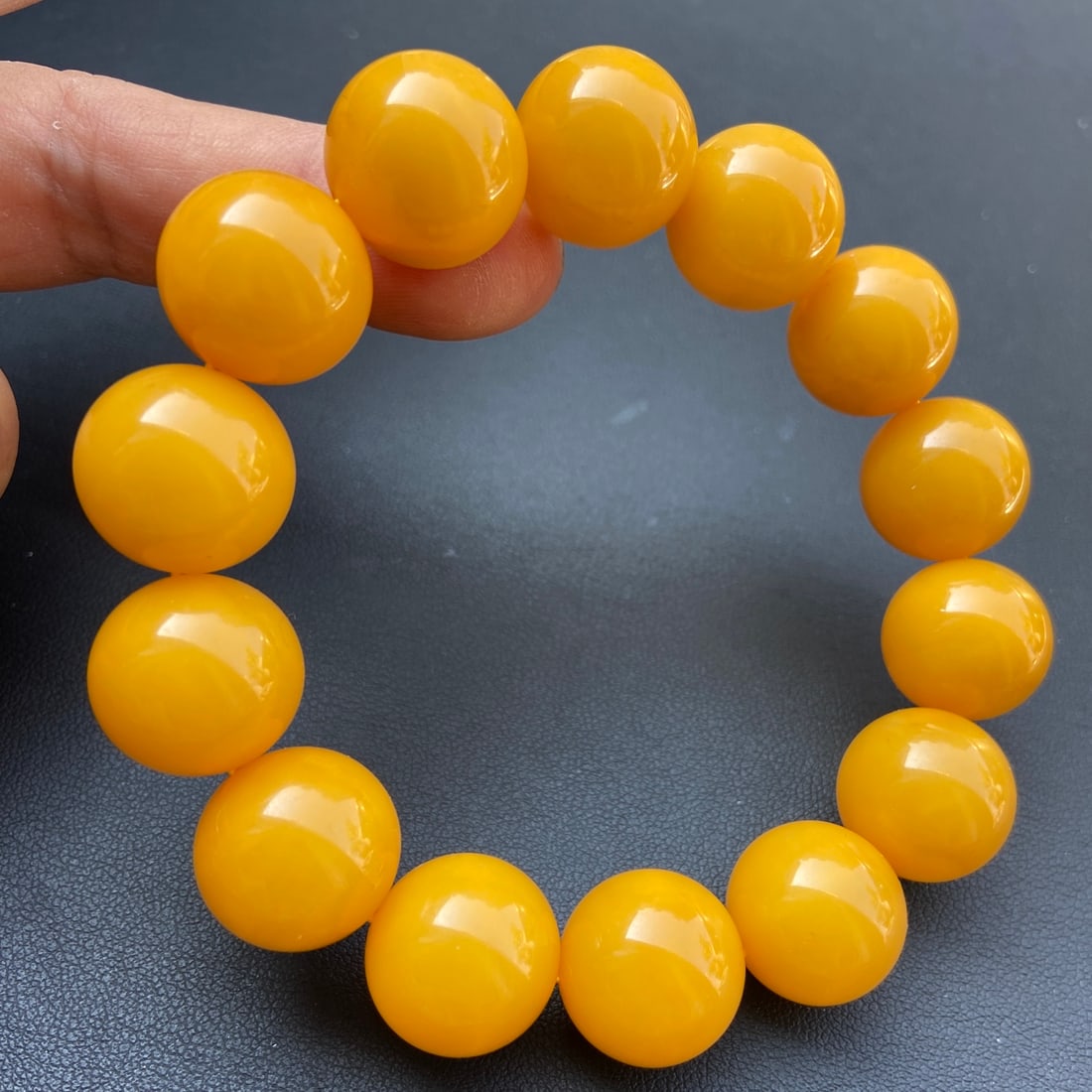 A Exquisite Amber Bracelet - 6