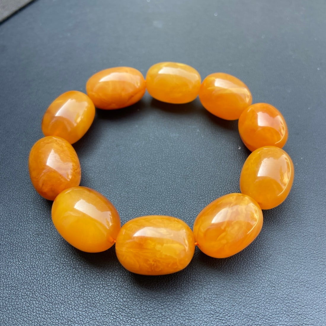 A Exquisite Amber Bracelet - 3