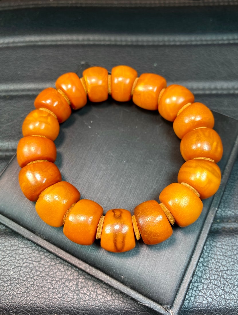 A Exquisite Amber Bracelet - 9