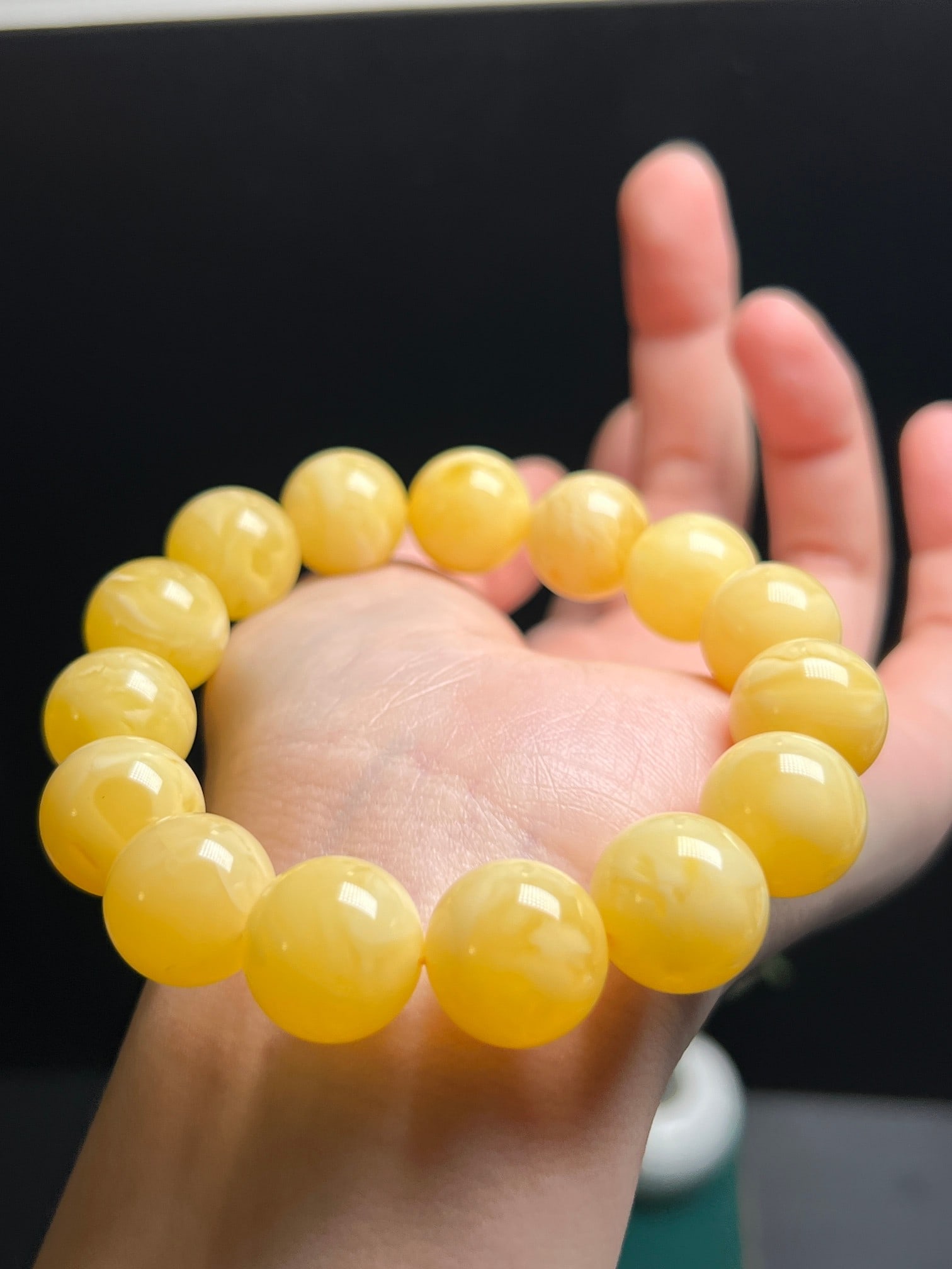 A Exquisite Amber Bracelet - 8