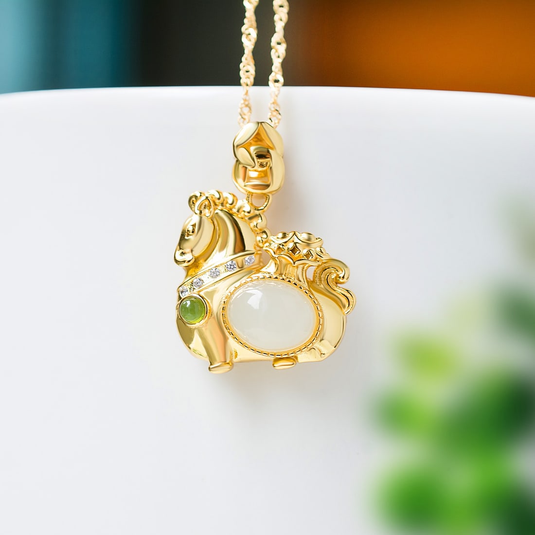 A Exquisite Silver Inlaid Hotan Jade Horse-shaped Pendant: A Exquisite Silver Inlaid Hotan Jade Horse-shaped Pendant,Size:0.2inx0.3in 银镶和田玉马上有钱吊坠