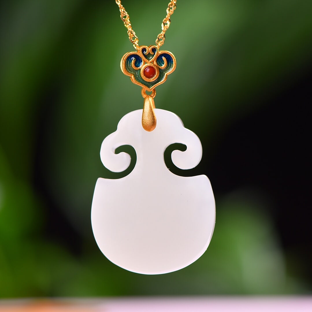 A Exquisite Silver-Inlaid Hotan Jade Pendant: A Exquisite Silver-Inlaid Hotan Jade Pendant,Size:0.9inx1.2in 银镶嵌和田玉吊坠