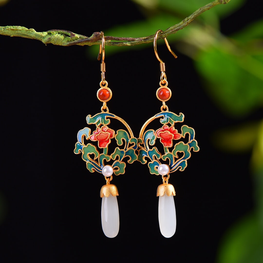 A pair of Exquisite Silver-Inlaid Hotan Jade Flower Earring: A pair of Exquisite Silver-Inlaid Hotan Jade Flower Earring,Size:0.2inx0.6in 一对银镶和田玉花卉耳坠