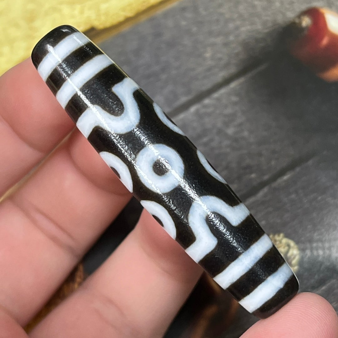 A Exquisite Seven-Eye Dzi Bead (1 of 8)