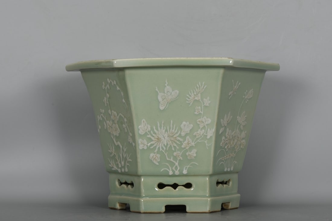 A Exquisite Pea Green Glaze Carved Flower Pattern Flowerpot: A Exquisite Pea Green Glaze Carved Flower Pattern Flowerpot,Qing Dynasty, China,Size:9.4inx12inx8.3in 