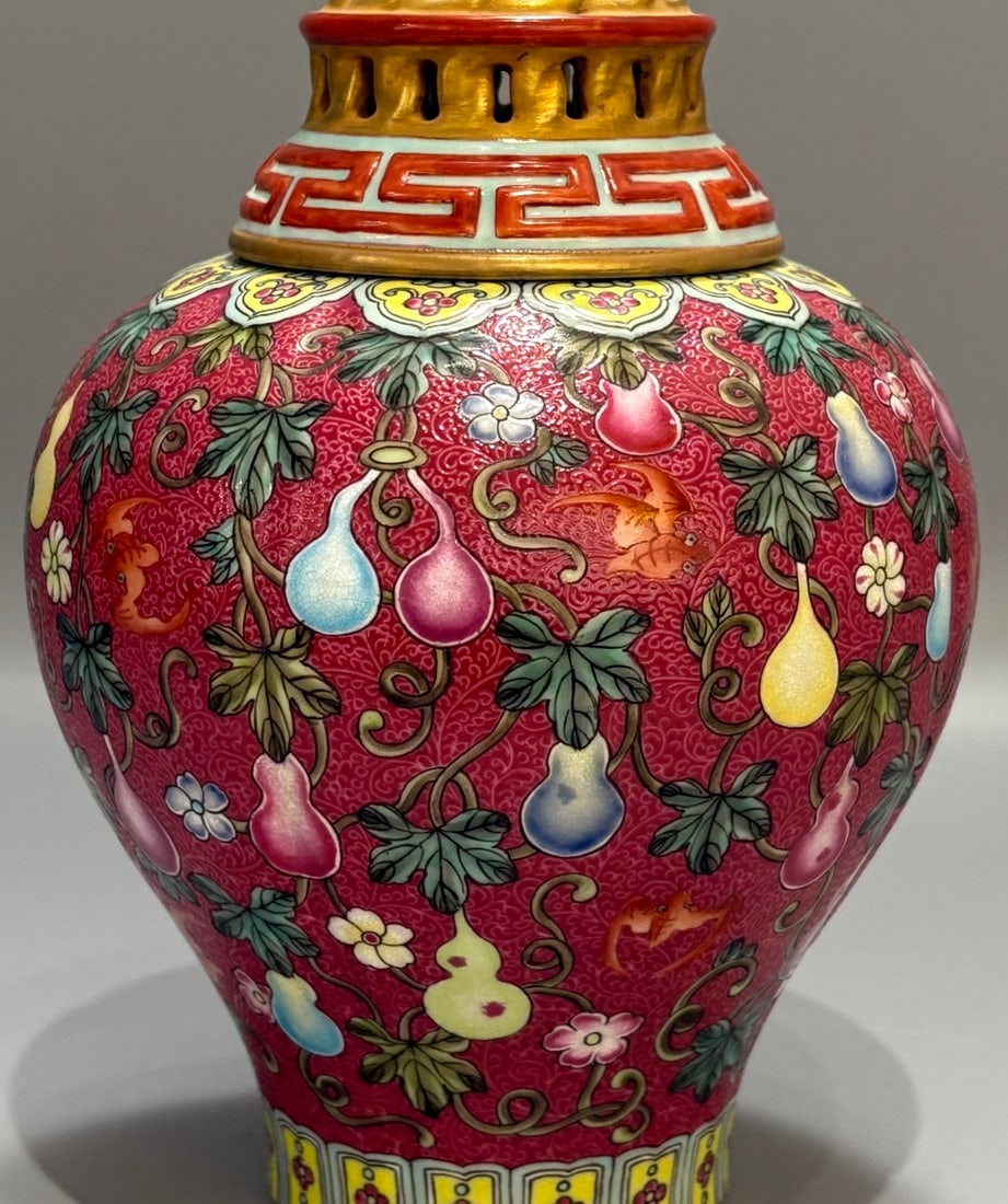 A Exquisite Ruby Red Ground Gourd Pattern Vase - 2
