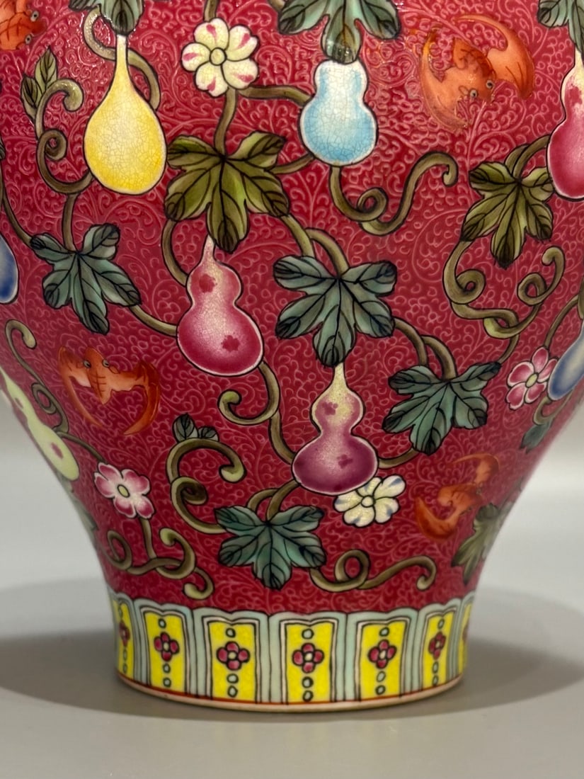 A Exquisite Ruby Red Ground Gourd Pattern Vase - 4
