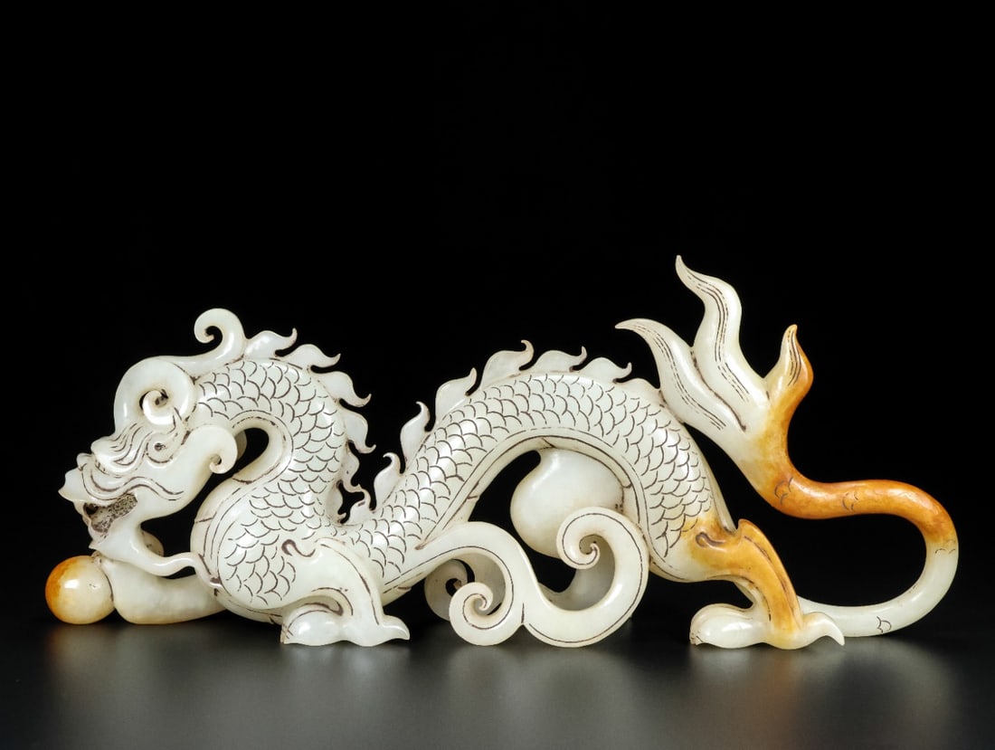 A Exquisite Hotan Jade Dragon Ornament: A Exquisite Hotan Jade Dragon Ornament,Qing Dynasty, China,Size:11.2inx1.8inx4.7in,Weight:804g 和田玉龙摆件,中国清代