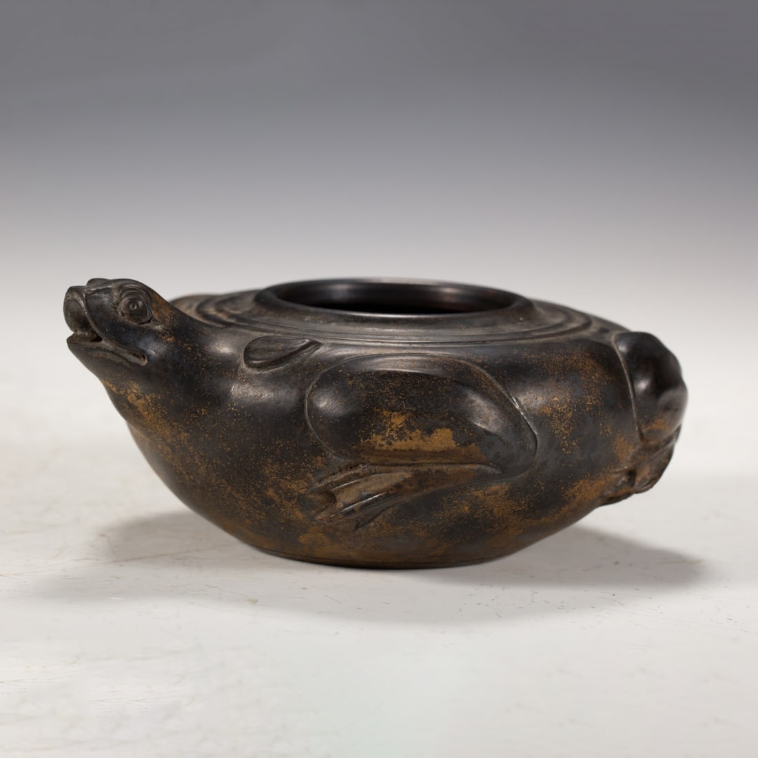 A Exquisite Coppery Tortoise Water Pot: A Exquisite Coppery Tortoise Water Pot,Qing Dynasty, China,Size:5.3inx4.7inx2.4in,Weight:620g 铜乌龟水盂,中国清代