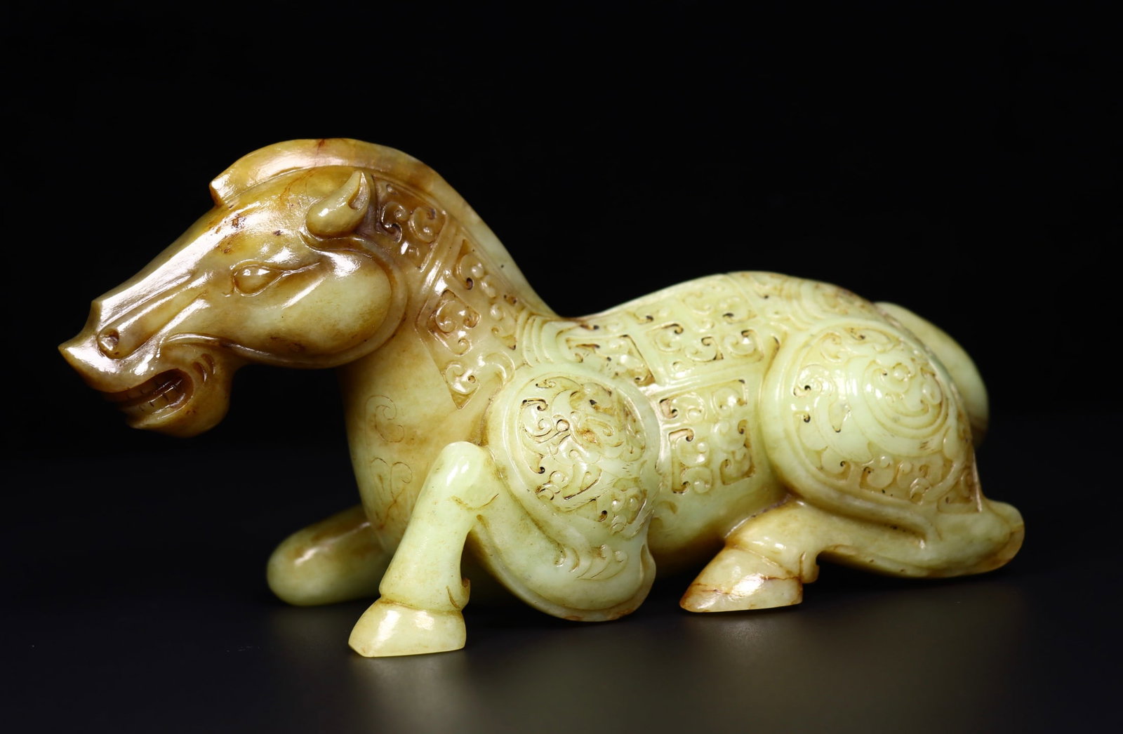 A Exquisite Hotan Jade Horse: A Exquisite Hotan Jade Horse,Han Dynasty, China,Size:7.9inx3.1inx3.9in,Weight:1387g 和田玉马,中国汉代