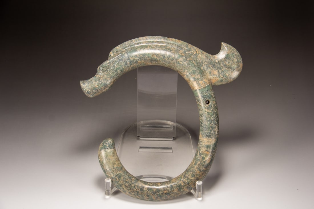 A Exquisite Gaogu Jade Dragon: A Exquisite Gaogu Jade Dragon,Han Dynasty, China,Size:10.8inx1.2in,Height:11in,Weight:1260g 高古玉龙,中国汉代