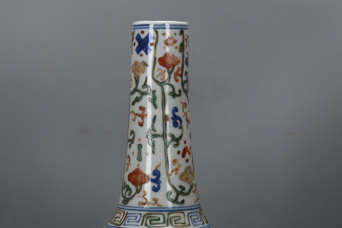 A Exquisite Wucai Dragon Phoenix Pattern Vase - 3