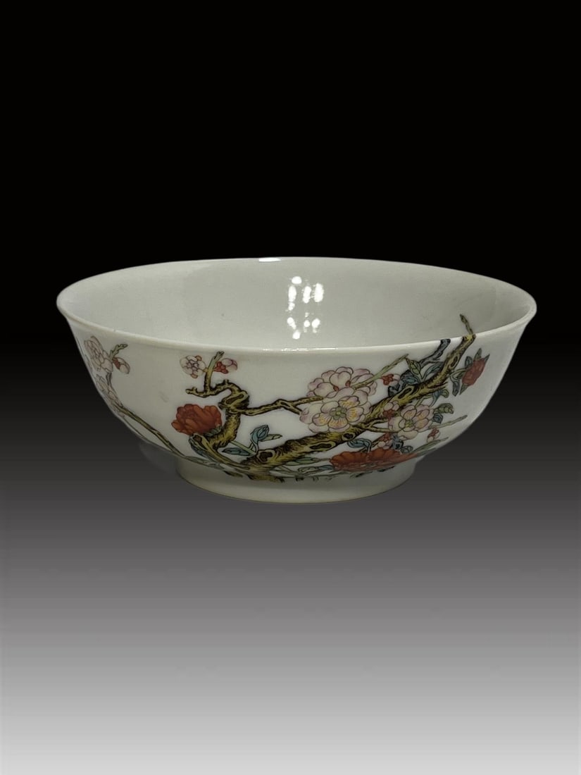 A Exquisite Famille-Rose Flower Pattern Bowl: A Exquisite Famille-Rose Flower Pattern Bowl,Qing Dynasty, China,Yongzheng Six-character Mark,Size:4.6in 