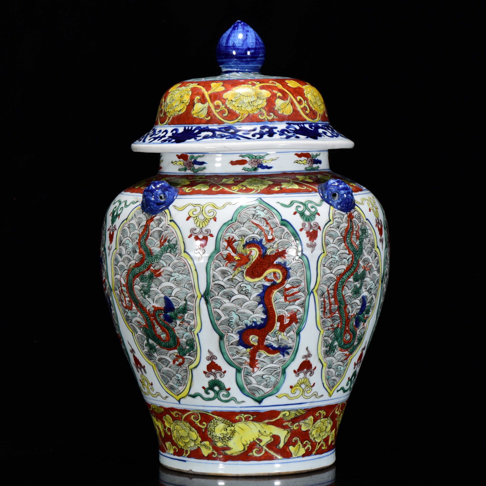 A Exquisite Wucai Dragon pattern Jar - 2