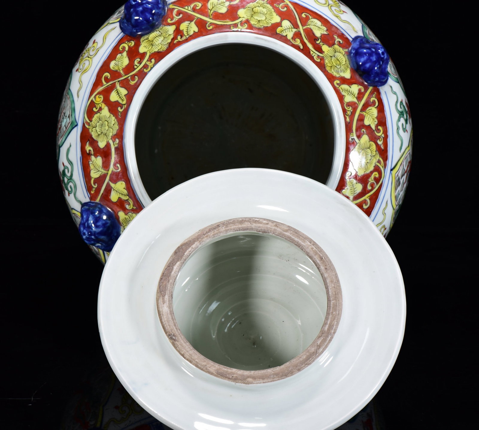 A Exquisite Wucai Dragon pattern Jar - 3