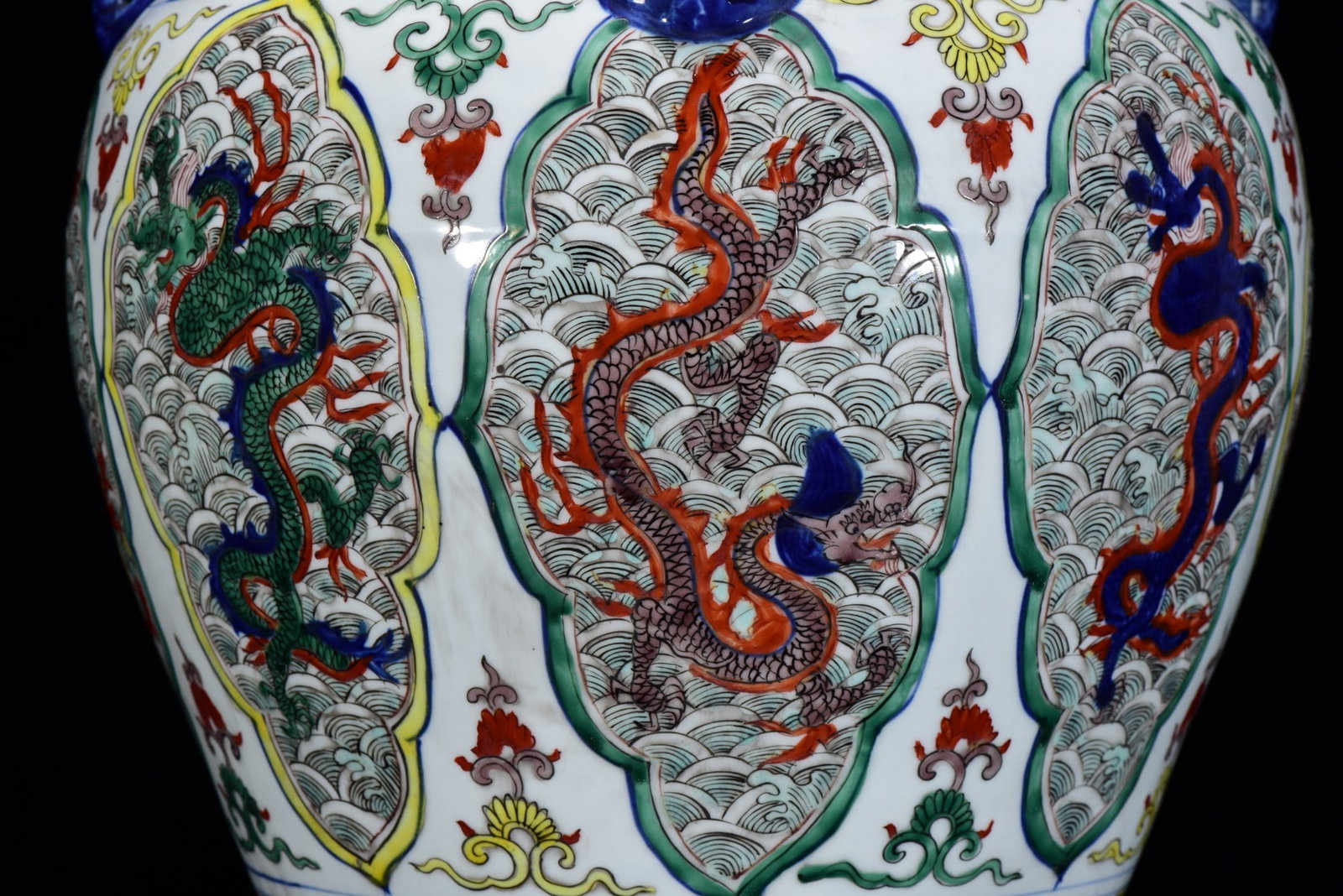 A Exquisite Wucai Dragon pattern Jar - 6