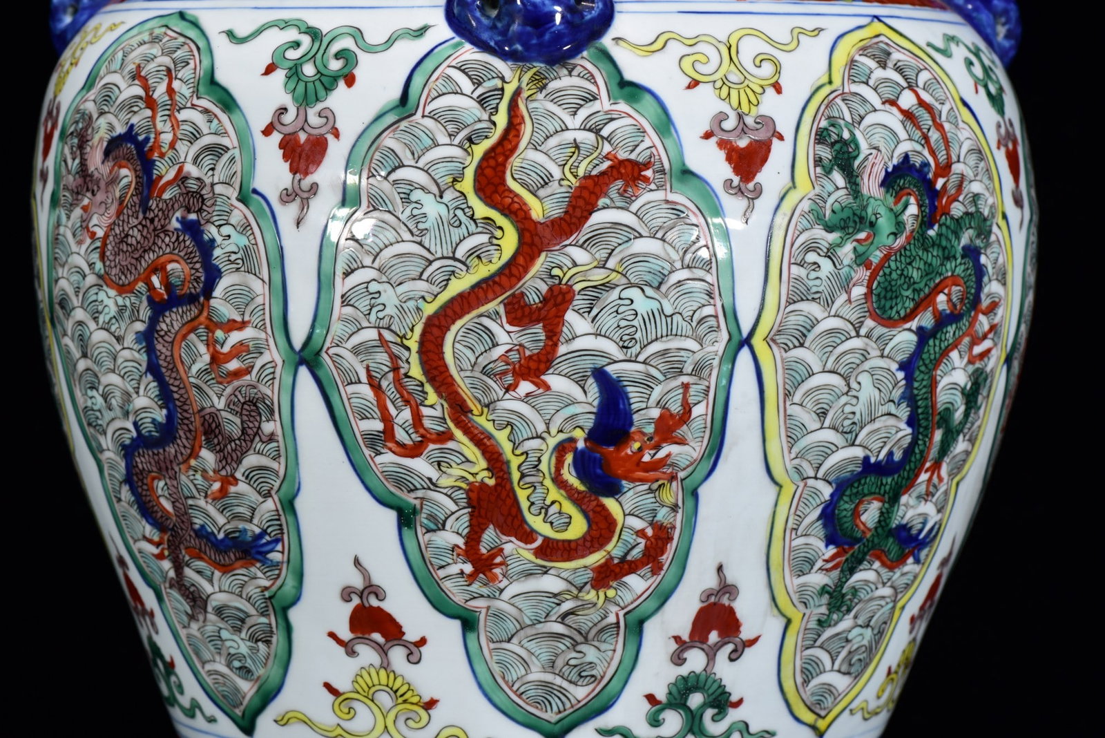 A Exquisite Wucai Dragon pattern Jar - 7