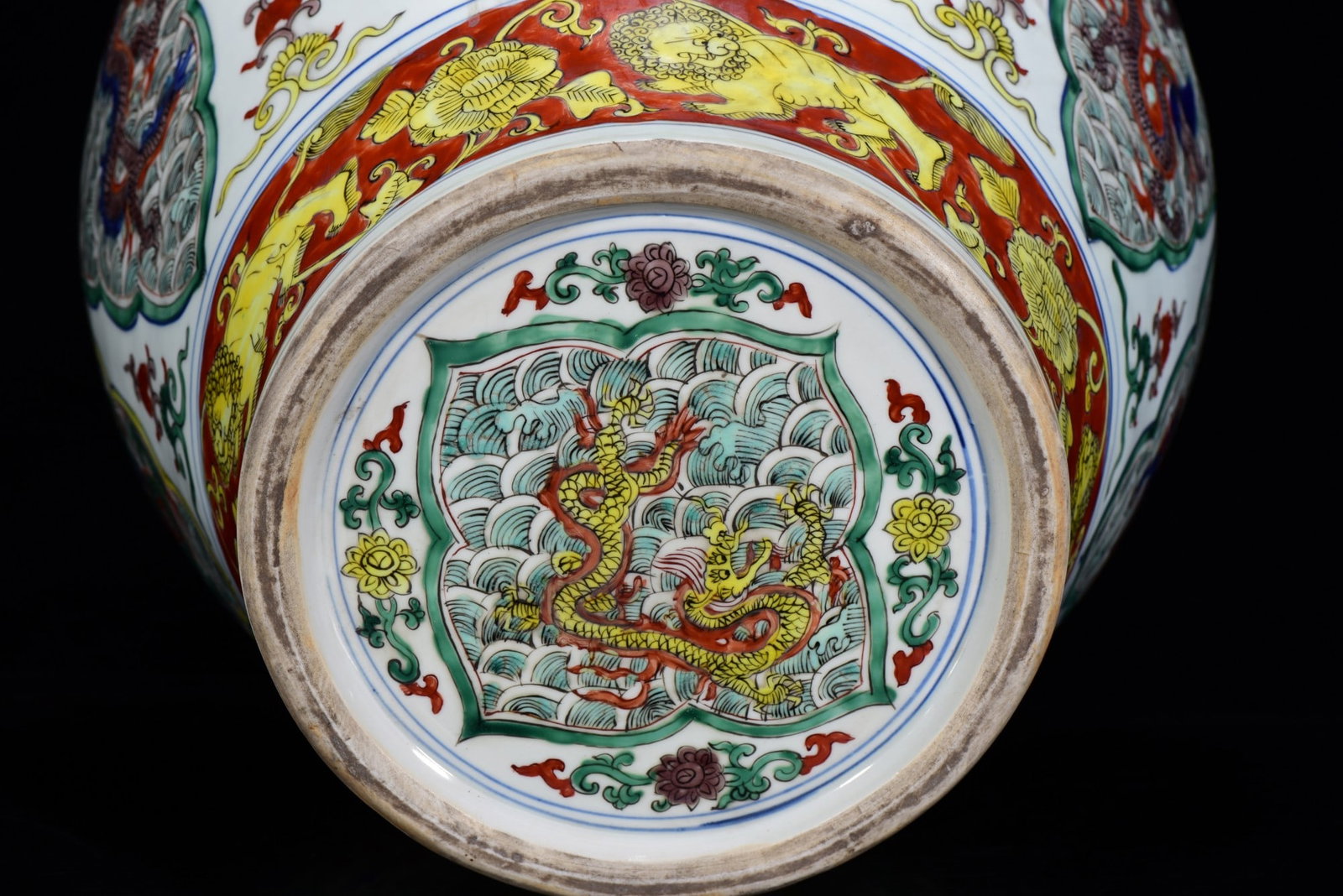 A Exquisite Wucai Dragon pattern Jar - 8