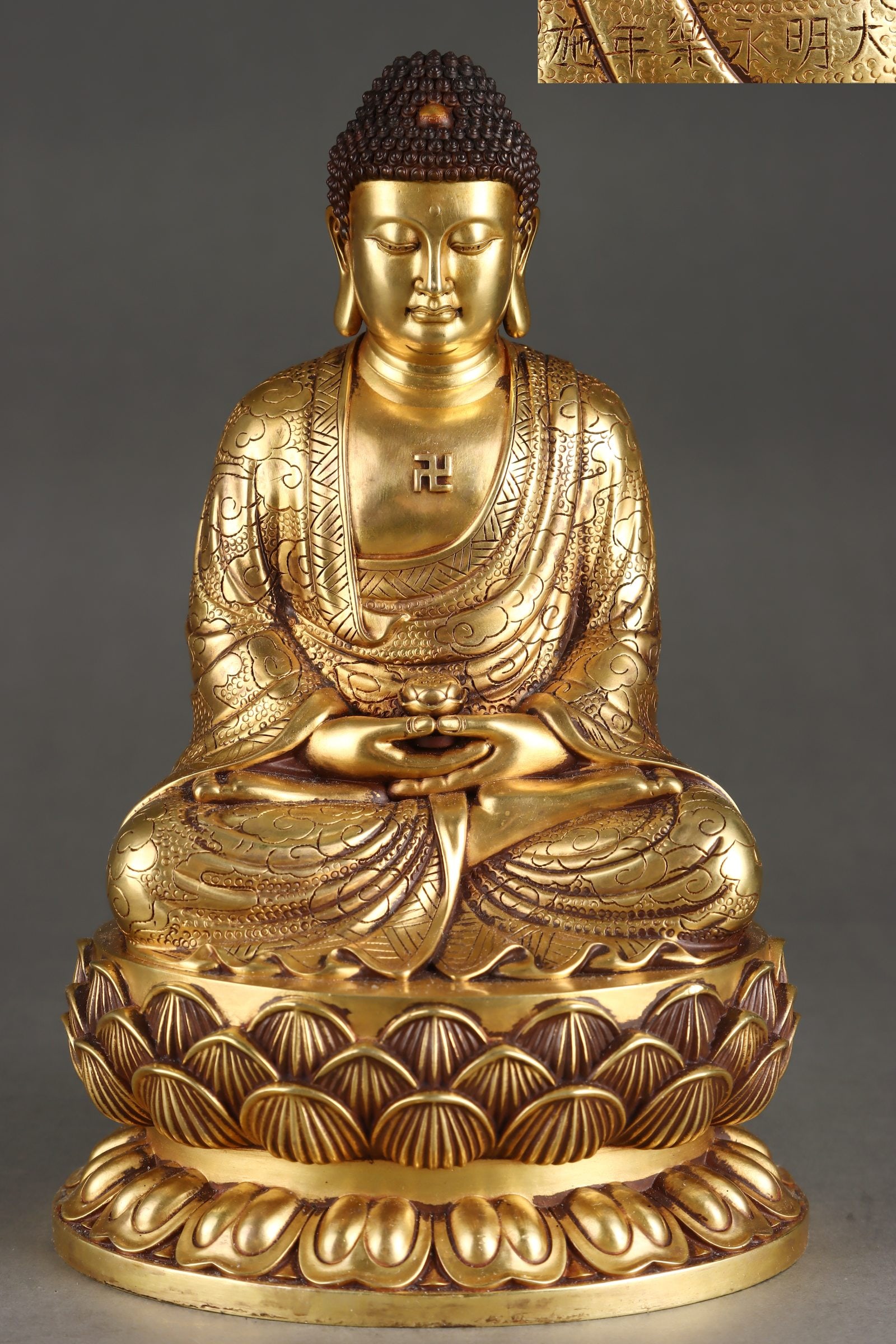 A Exquisite Gilt Bronze Buddha statue Ornament: A Exquisite Gilt Bronze Buddha statue Ornament,Ming Dynasty, China,Yongle Six-character Mark,Size:8.7inx5.4in,Weight:3650g 