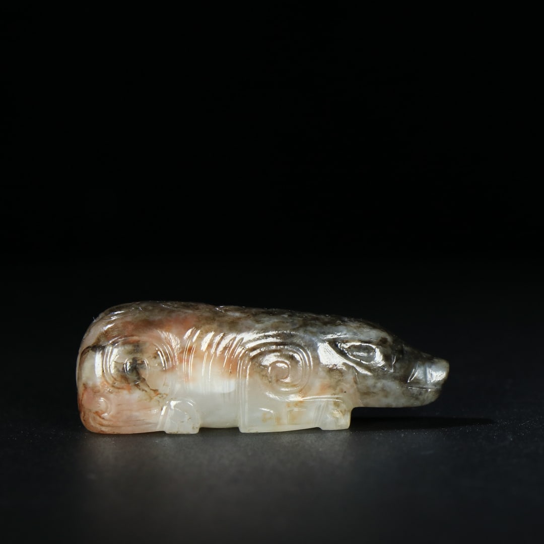 A Exquisite Hotan Jade Pig Ornament: A Exquisite Hotan Jade Pig Ornament,Han Dynasty, China,Size:1.7inx0.6inx0.5in,Weight:13g 和田玉猪摆件,中国汉代